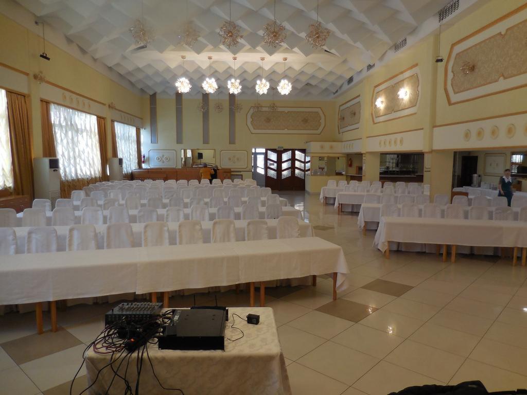 Ust-Kamenogorsk Hotel Екстериор снимка