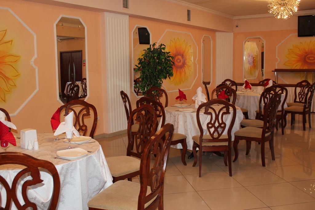 Ust-Kamenogorsk Hotel Екстериор снимка
