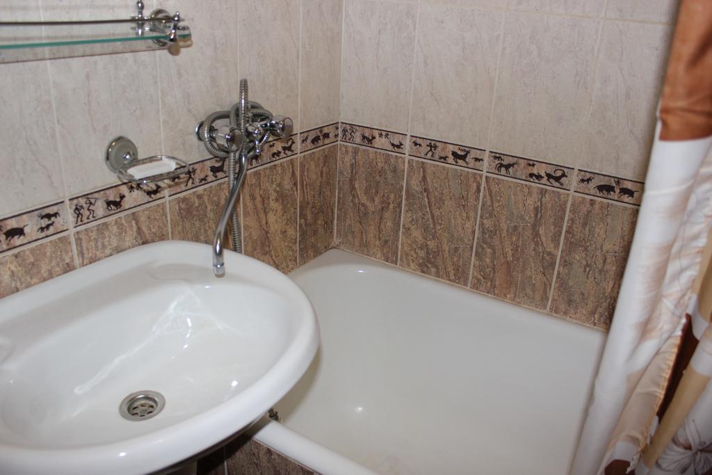 Ust-Kamenogorsk Hotel Екстериор снимка