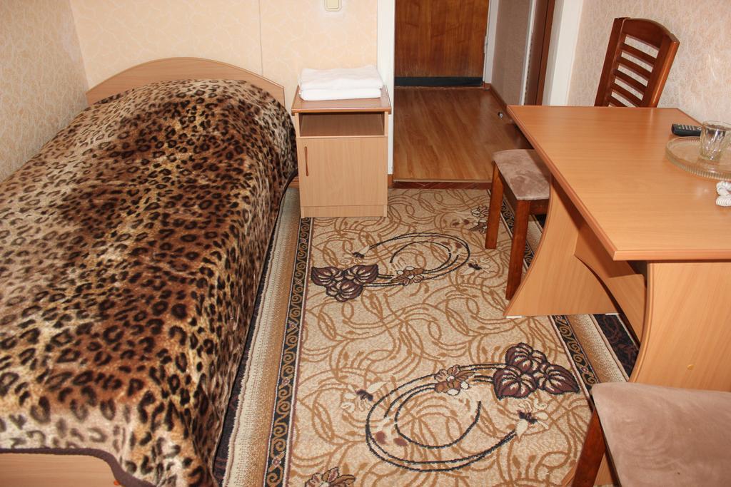 Ust-Kamenogorsk Hotel Екстериор снимка